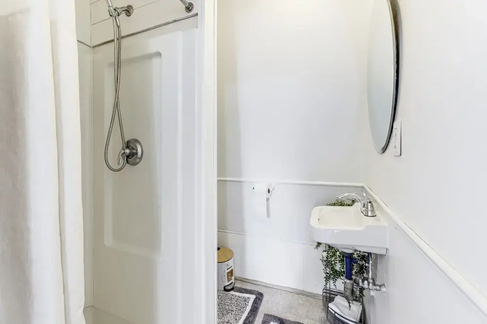 Explore Dtwn, Parks & Colleges: Cozy Worcester Apt