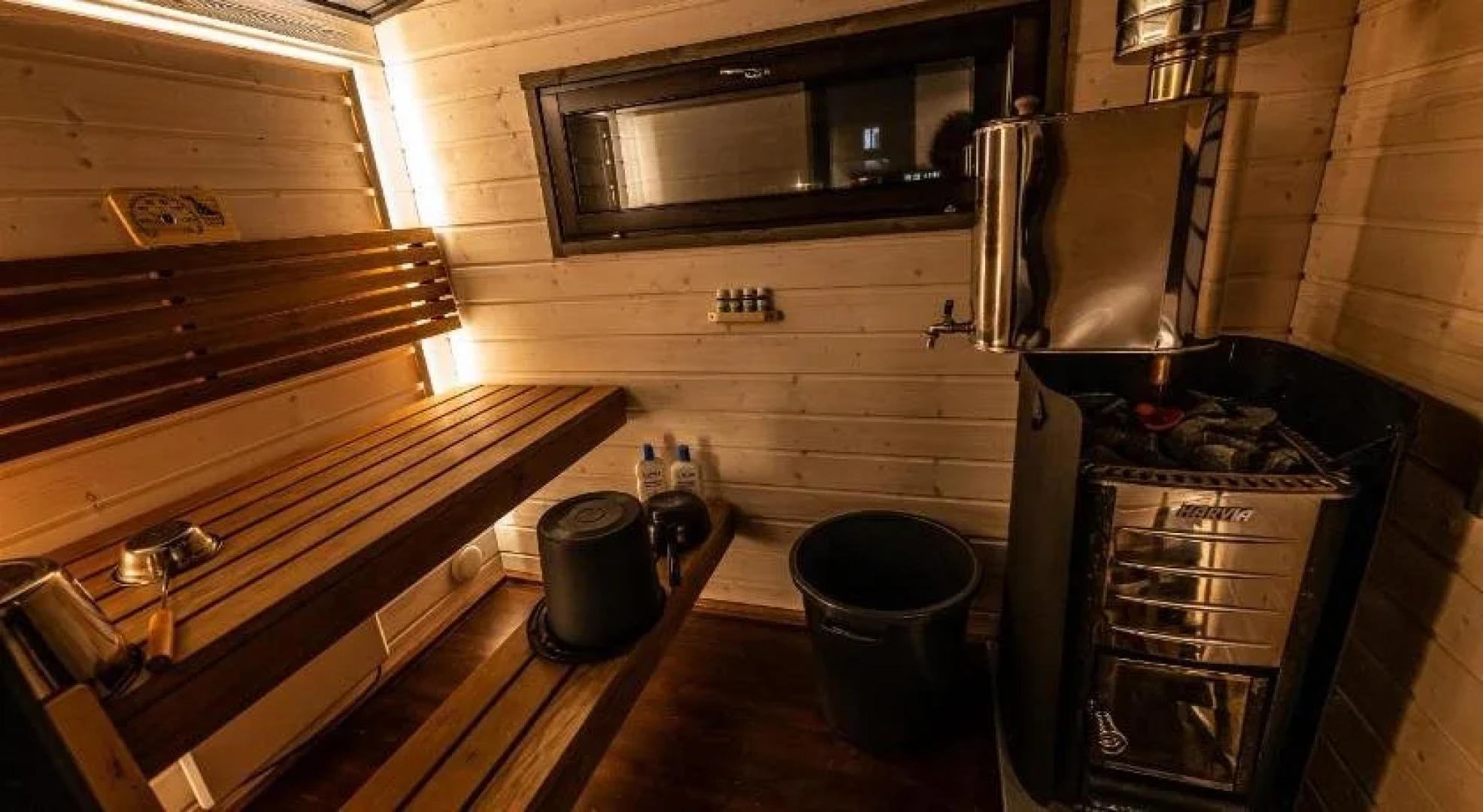 Arctic Guesthouse & Igloos