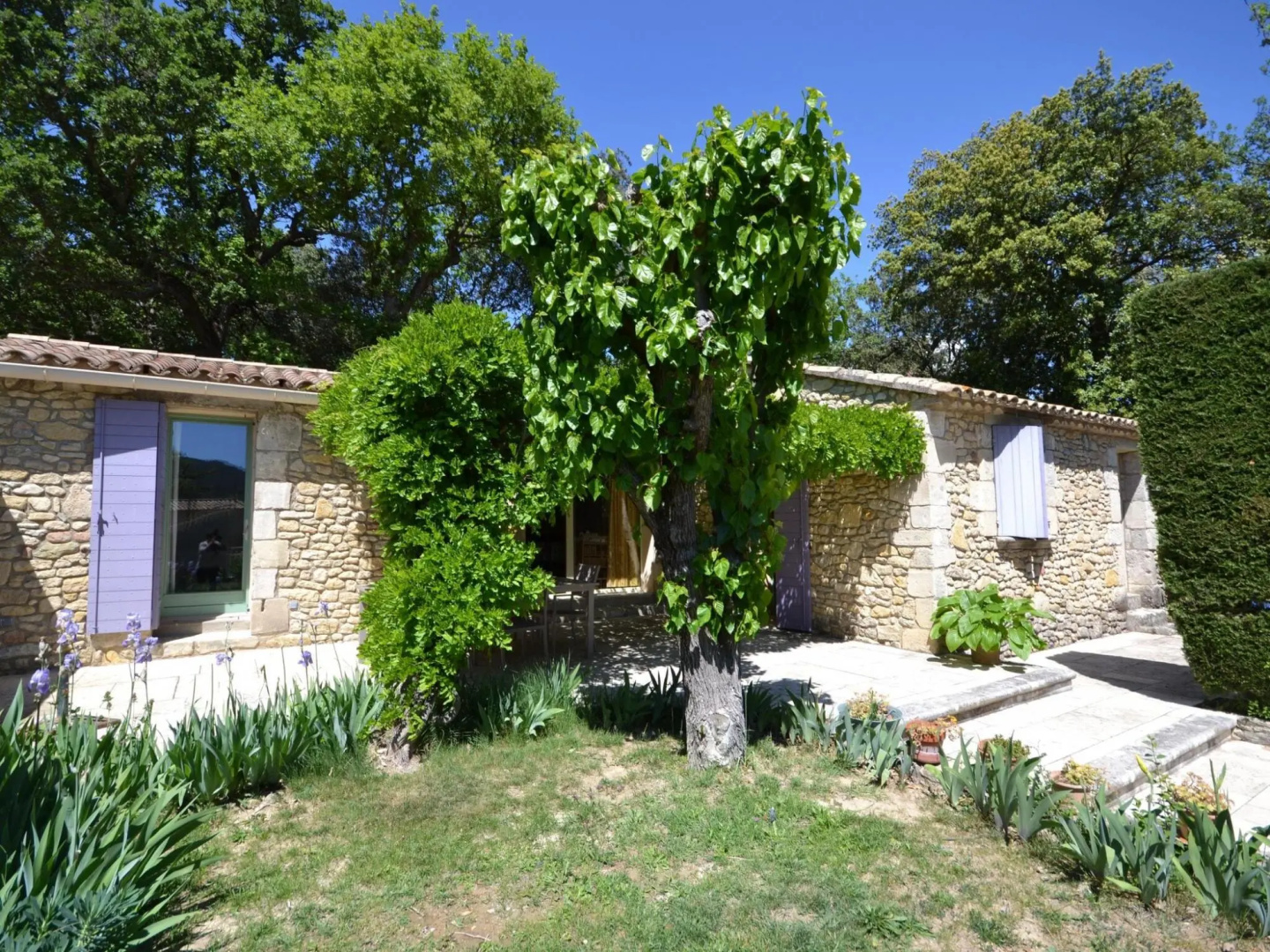 Large holiday home in Vaison-La-Romaine with garden