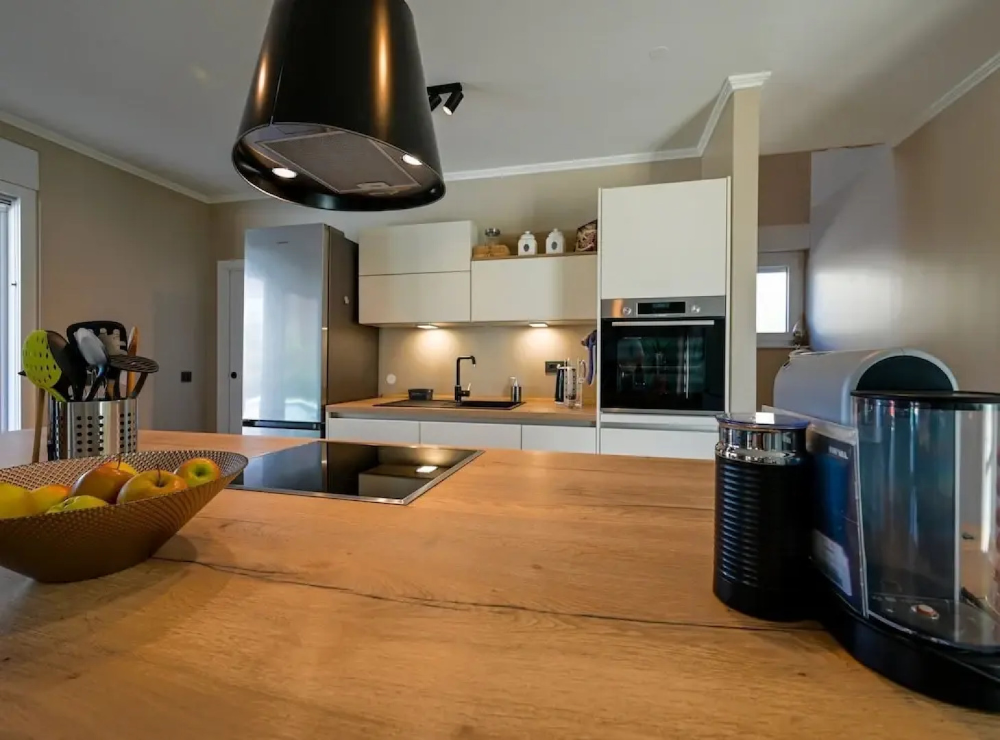 Matohanci Dazzling Villa With Pool