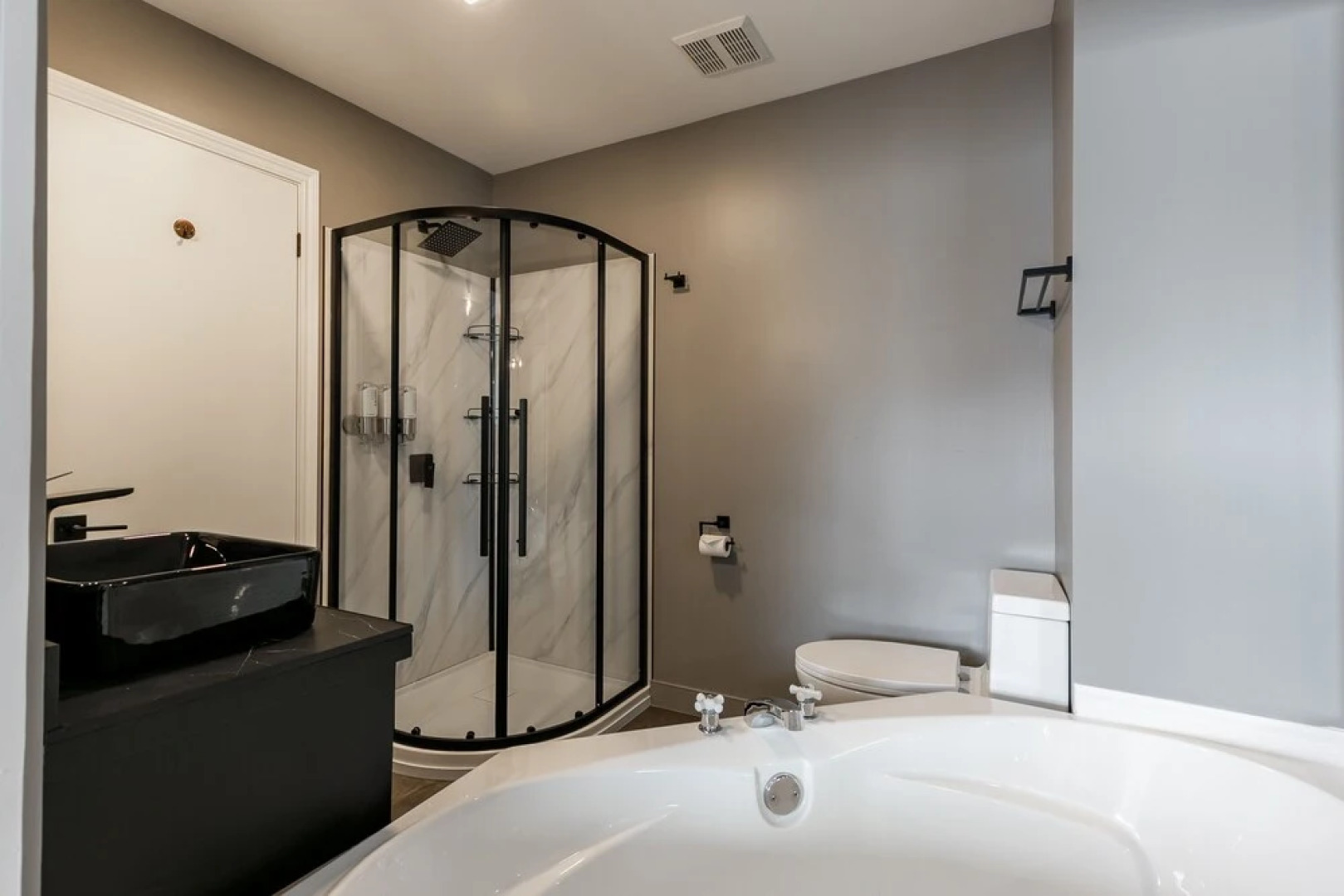 Les Lofts du Lac des Sables by KASANIA