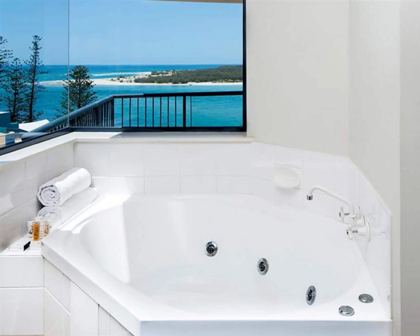 BreakFree Grand Pacific Resort