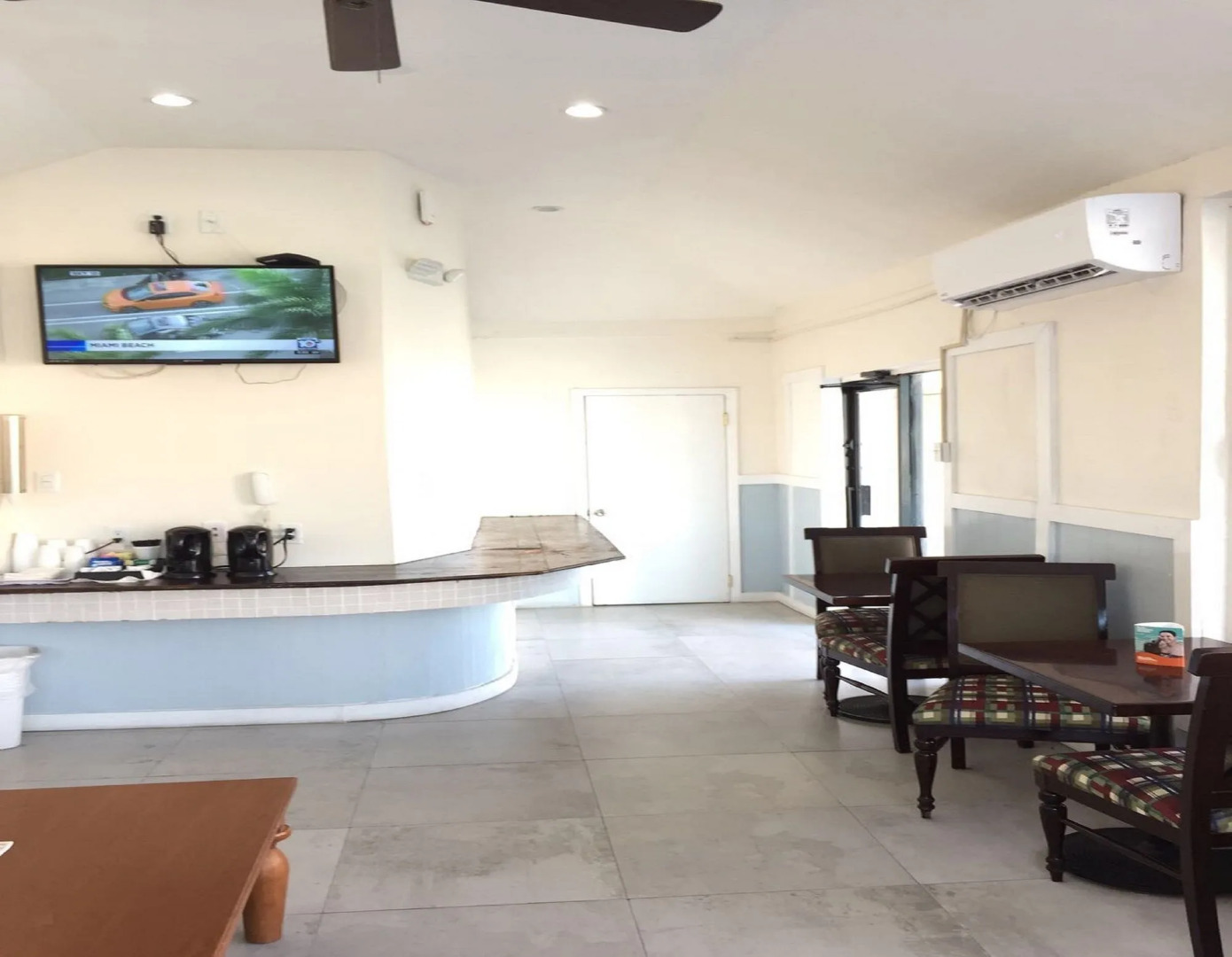 The Colony Club Inn & Suites