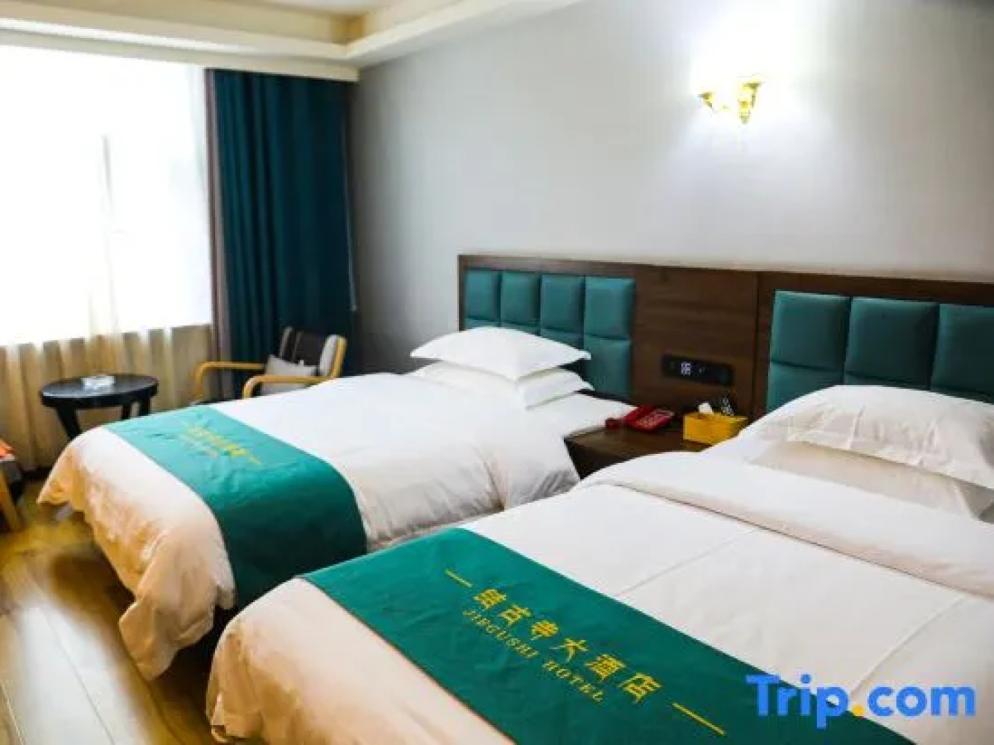 Yushu jiegu temple hotel