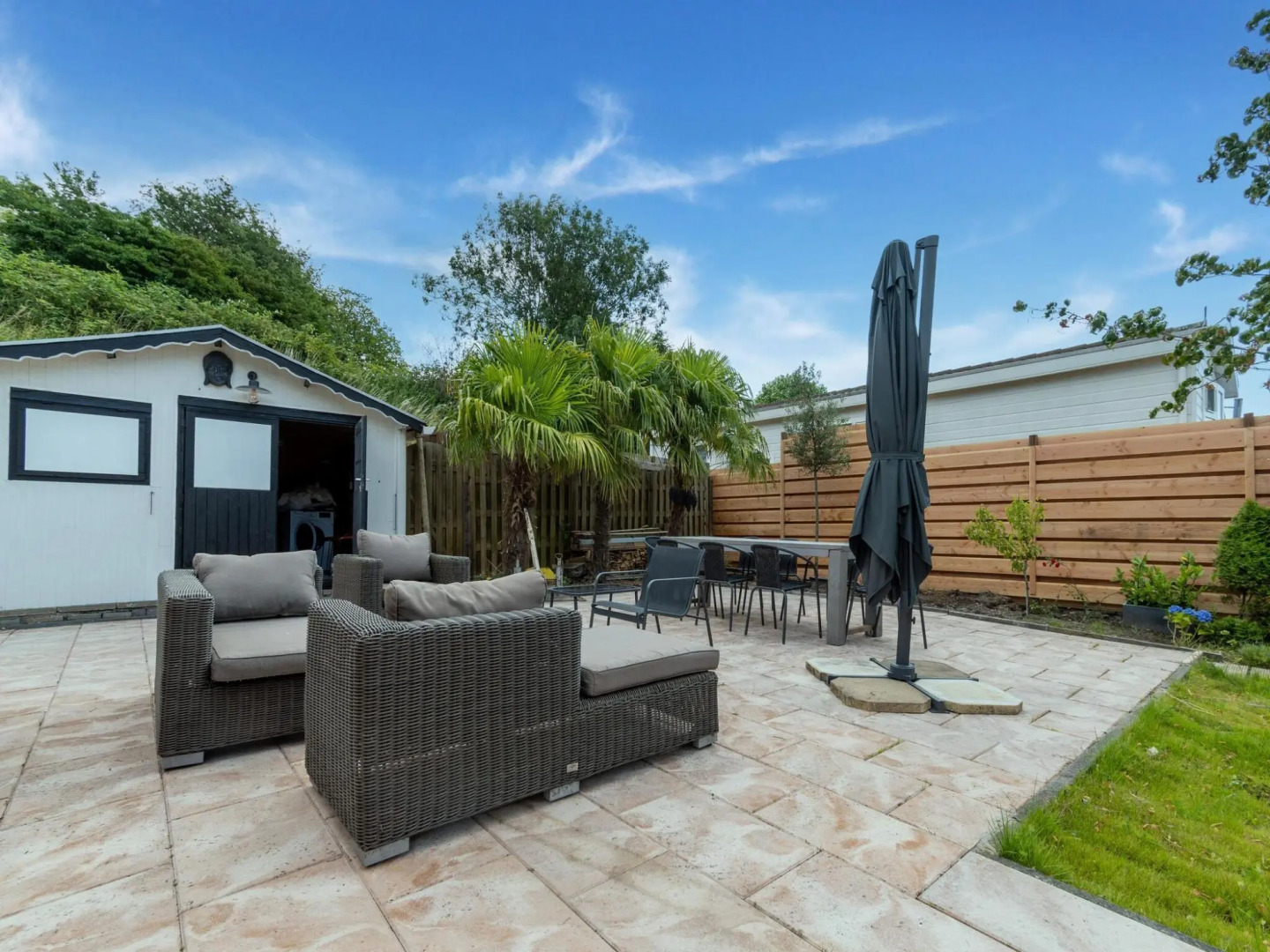 Idyllic Holiday Home in Ooltgensplaat on the Water