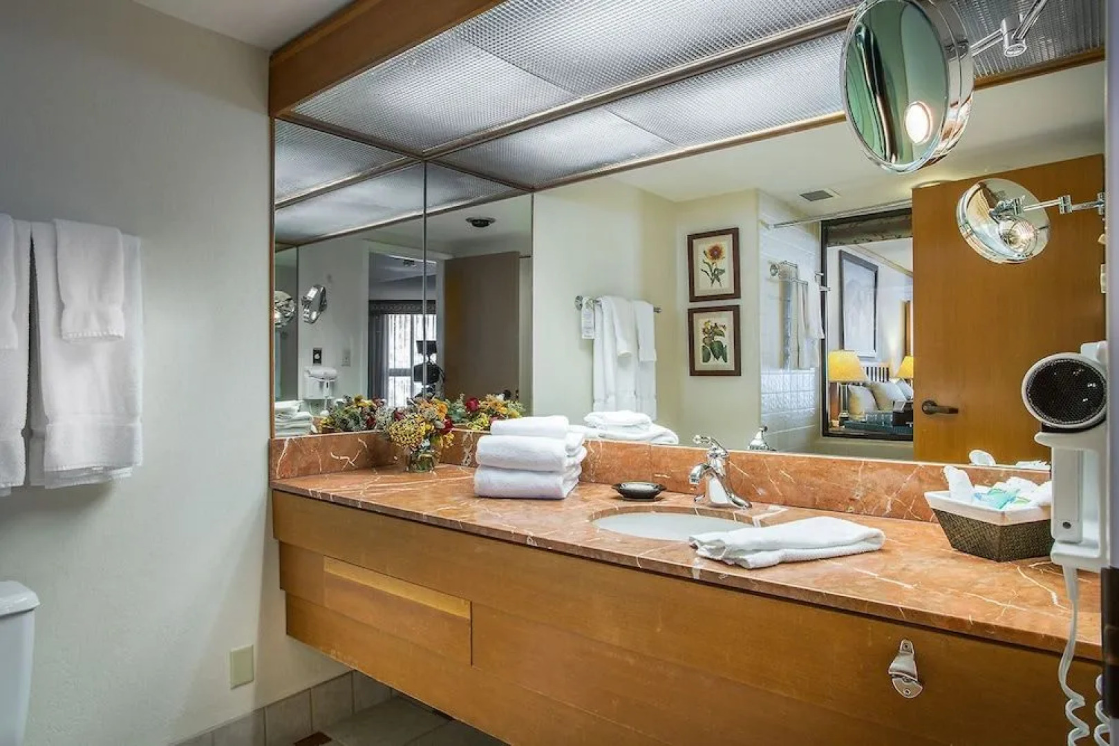 The Cliff Lodge and Spa