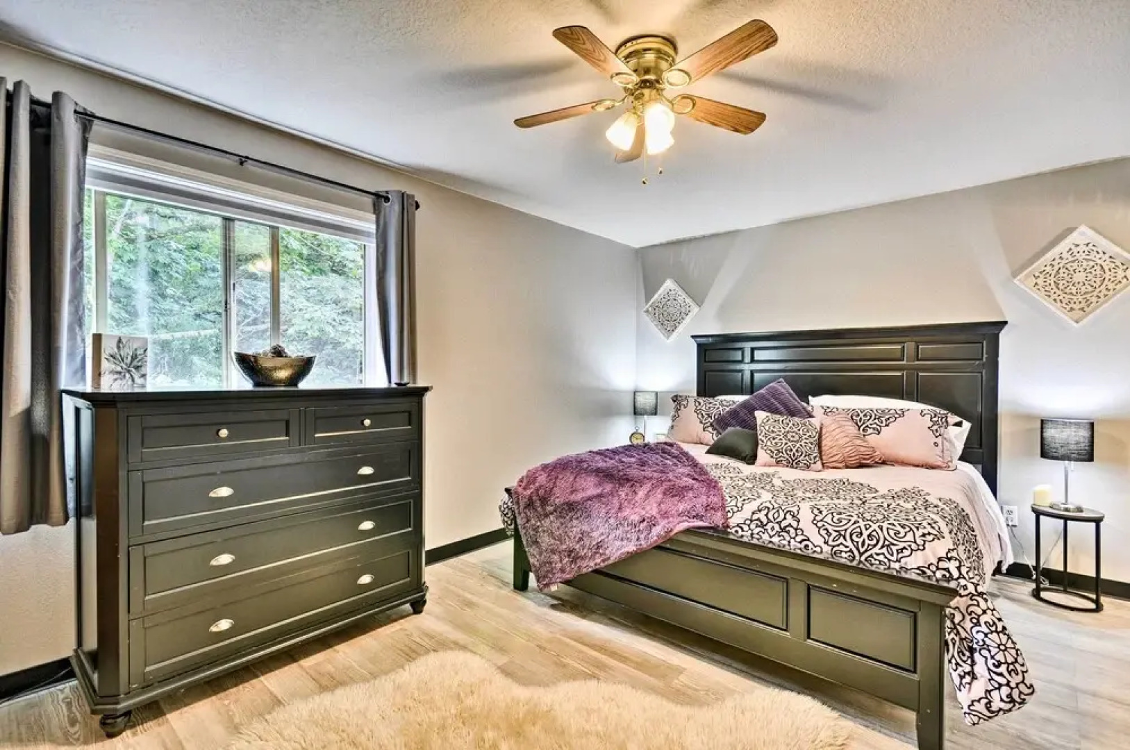 Classy Hood River Condo With Mt. Adams Views!