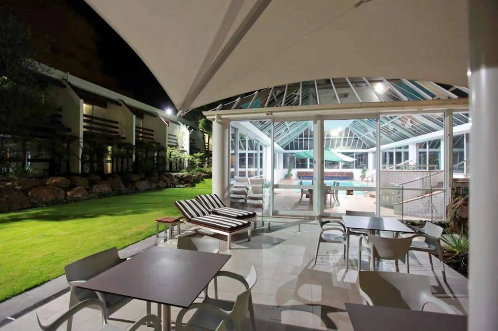 Commodore Airport Hotel