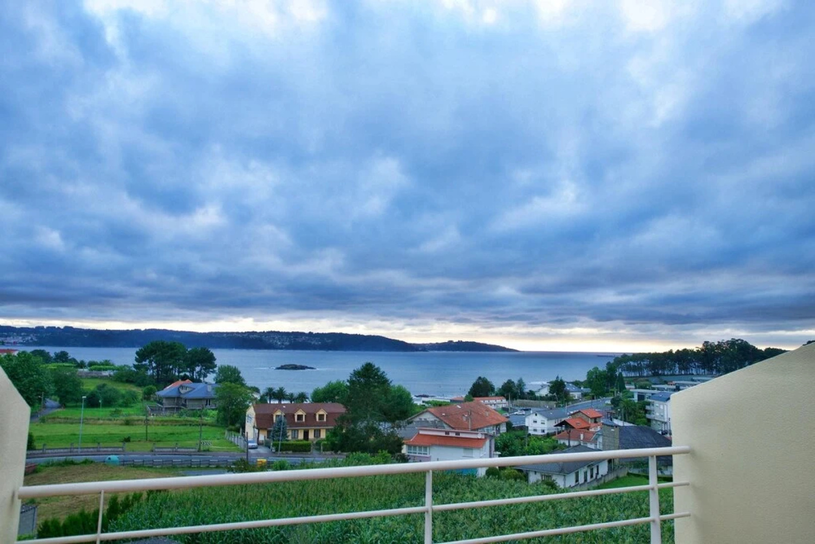 House With 3 Bedrooms in Miño, With Wonderful sea View, Pool Access an