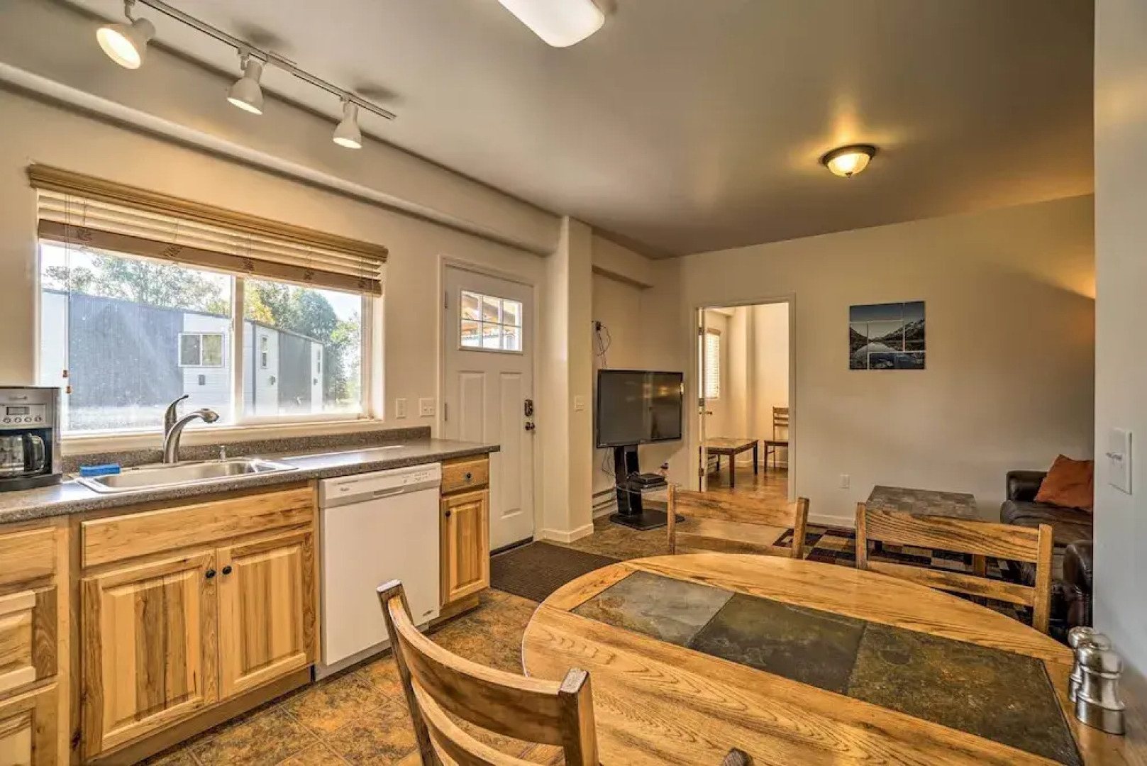 Family Retreat ~ 8 Mi to Downtown + Bishops Beach!