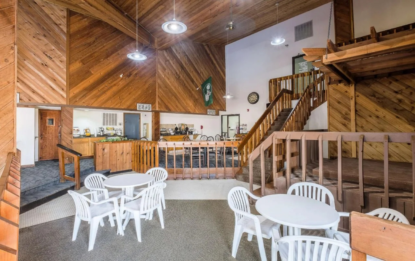 Bearcat Inn and Suites