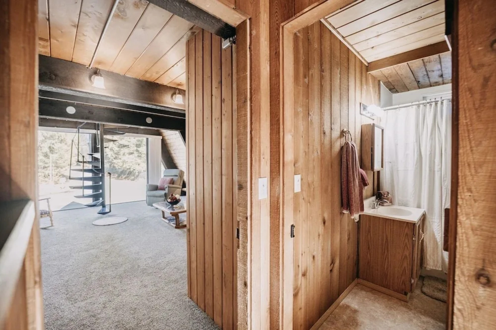 05mbh - Economical - Wifi - Pets Ok - F/p - D/w - Sleeps 2 1 Bedroom Apts by RedAwning