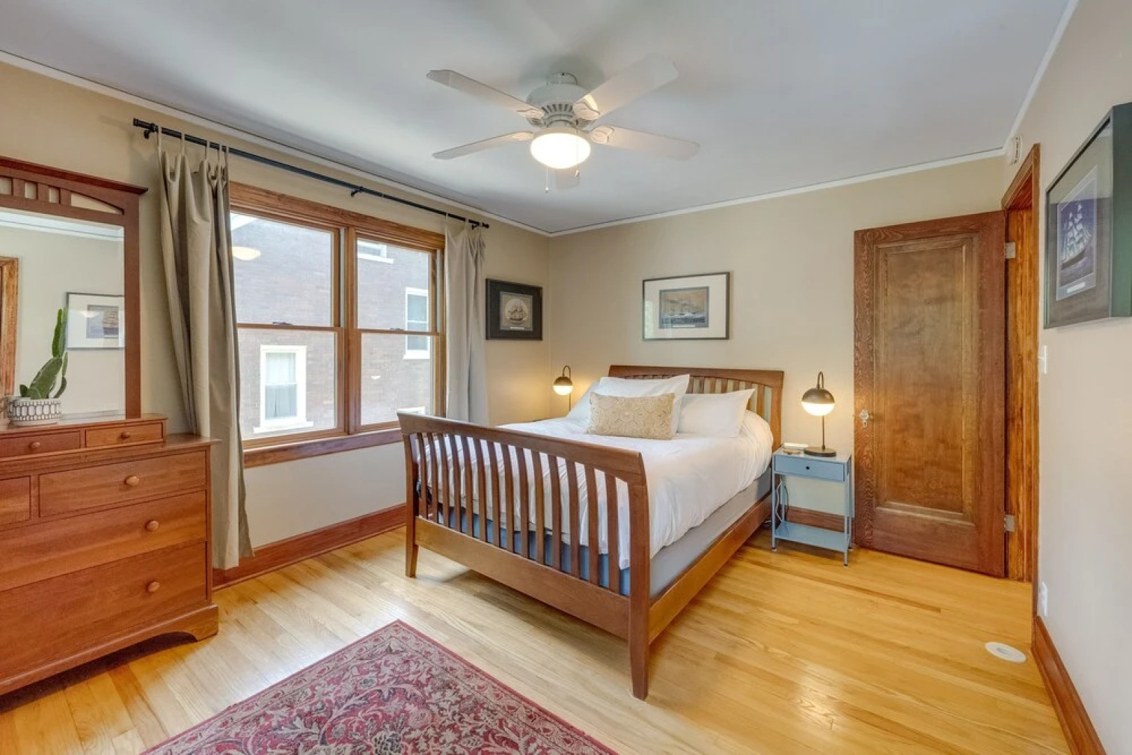 Ferndale Gem, Walk to Stores & Restaurants!