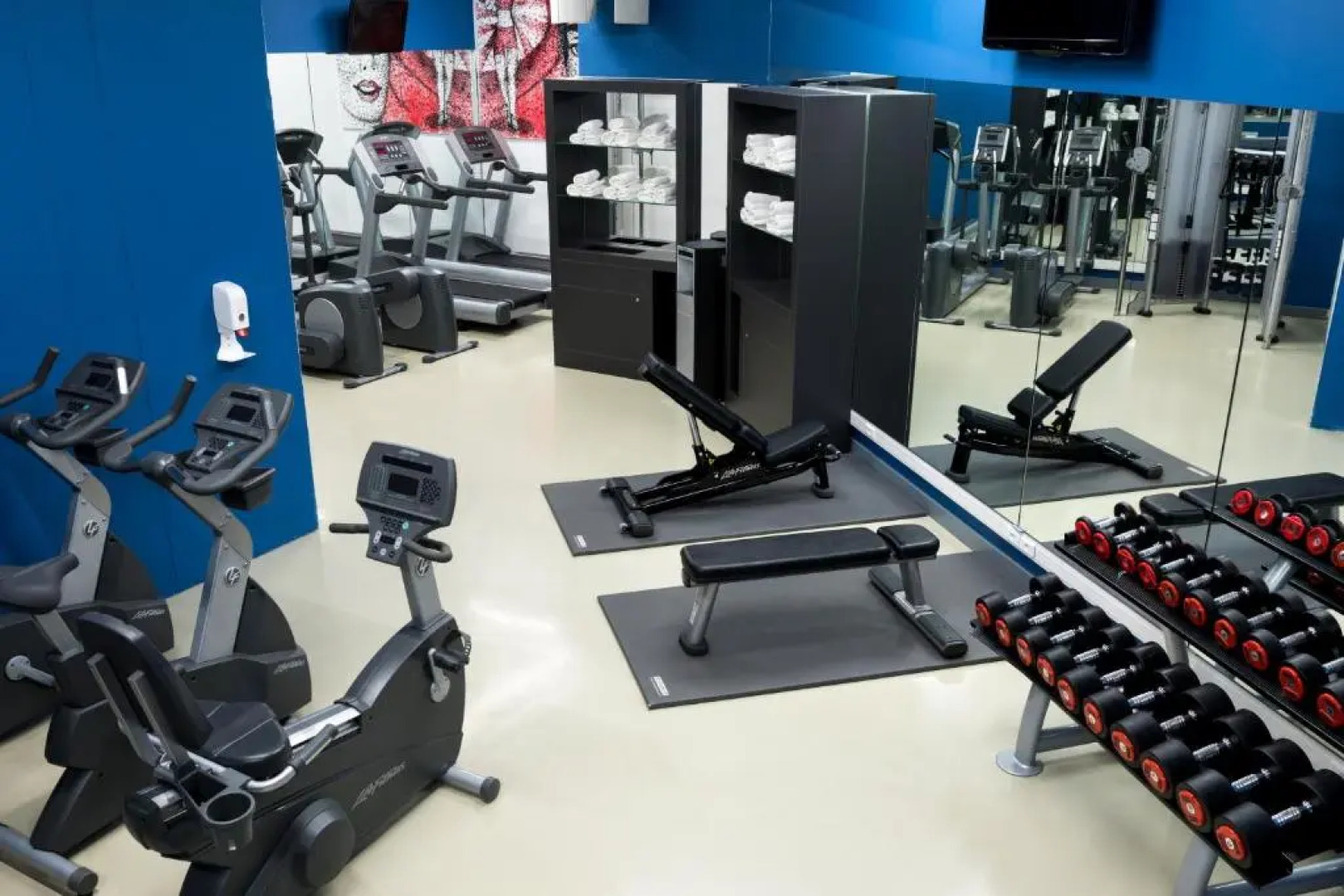 Отель Aloft Brussels Schuman