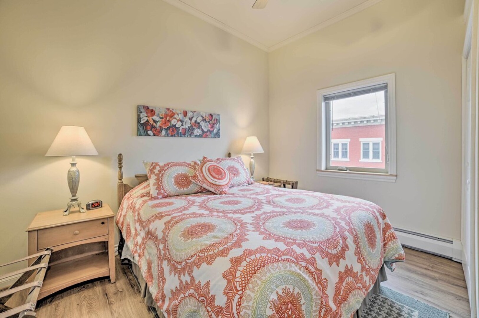 Downtown Loft Apartment, Steps to Riverfront!