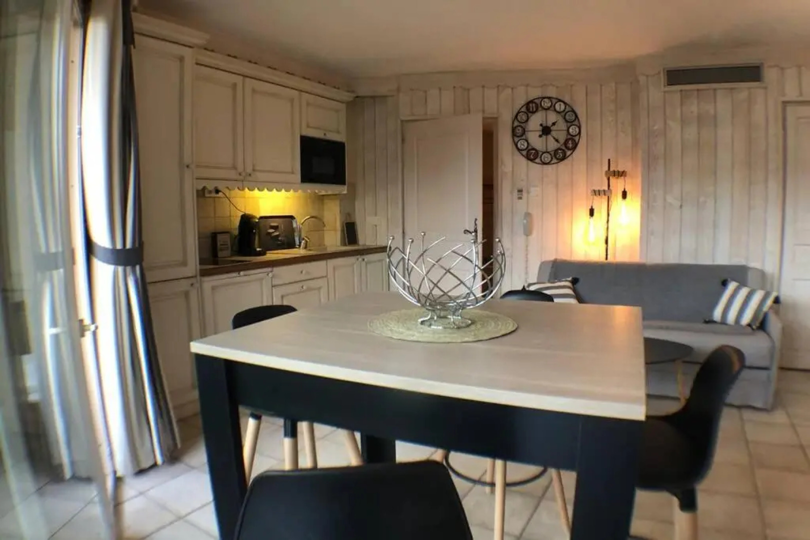 Rare : au bord du lac d’Annecy, cosy appartement en rez de jardin avec terrasse privative