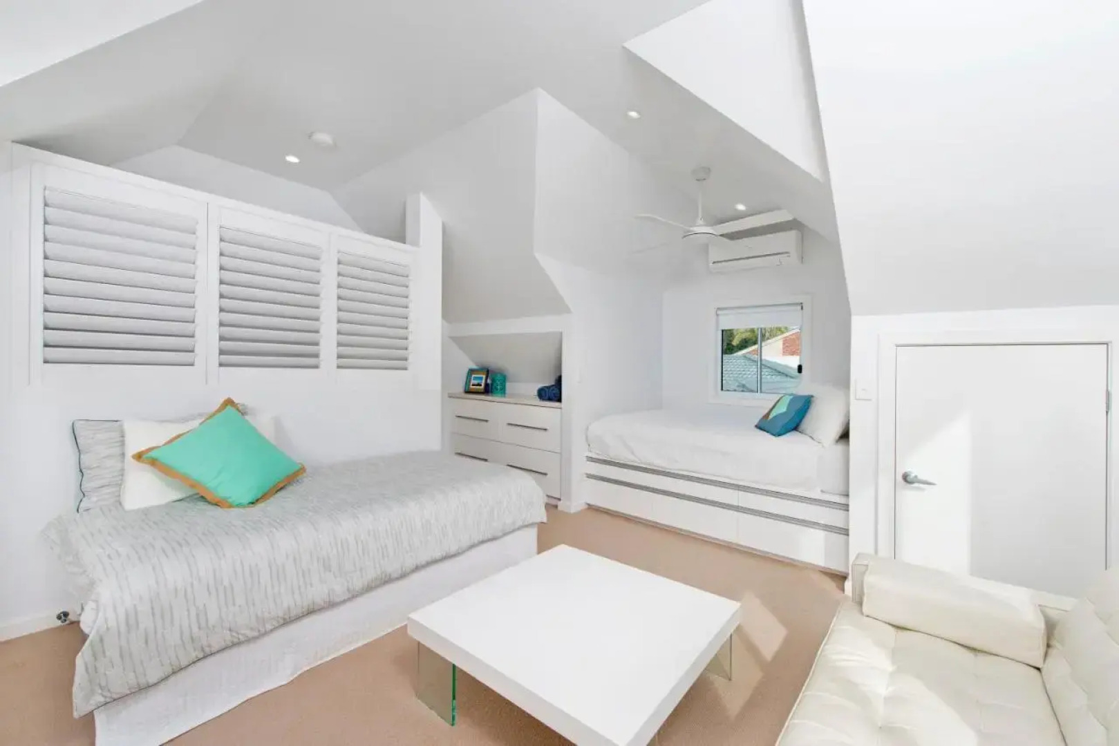 Middle Rock Beach House - Beach Front, Lake Cathie