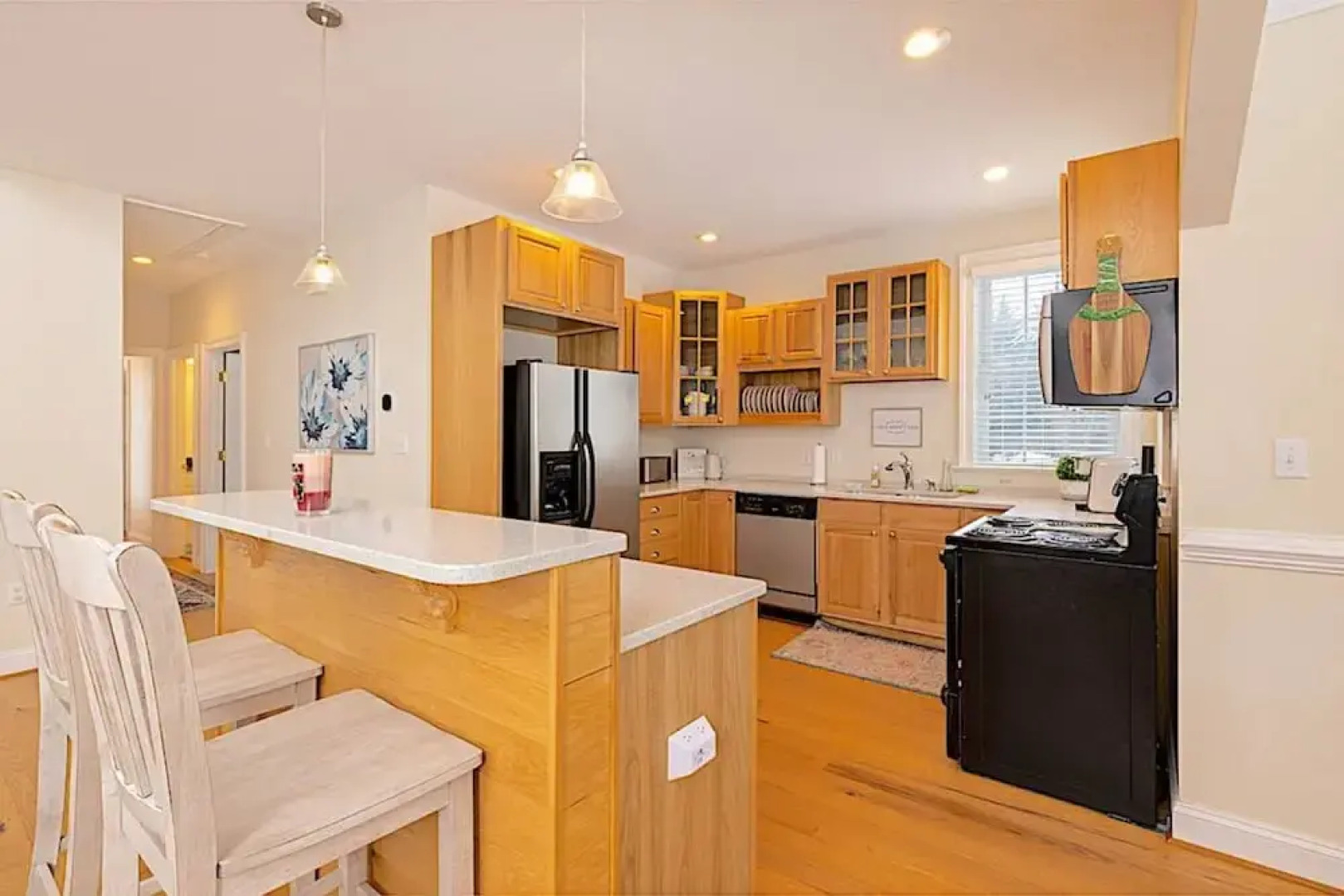 Stoney Creek Cottage Wintergreen w EV Charger