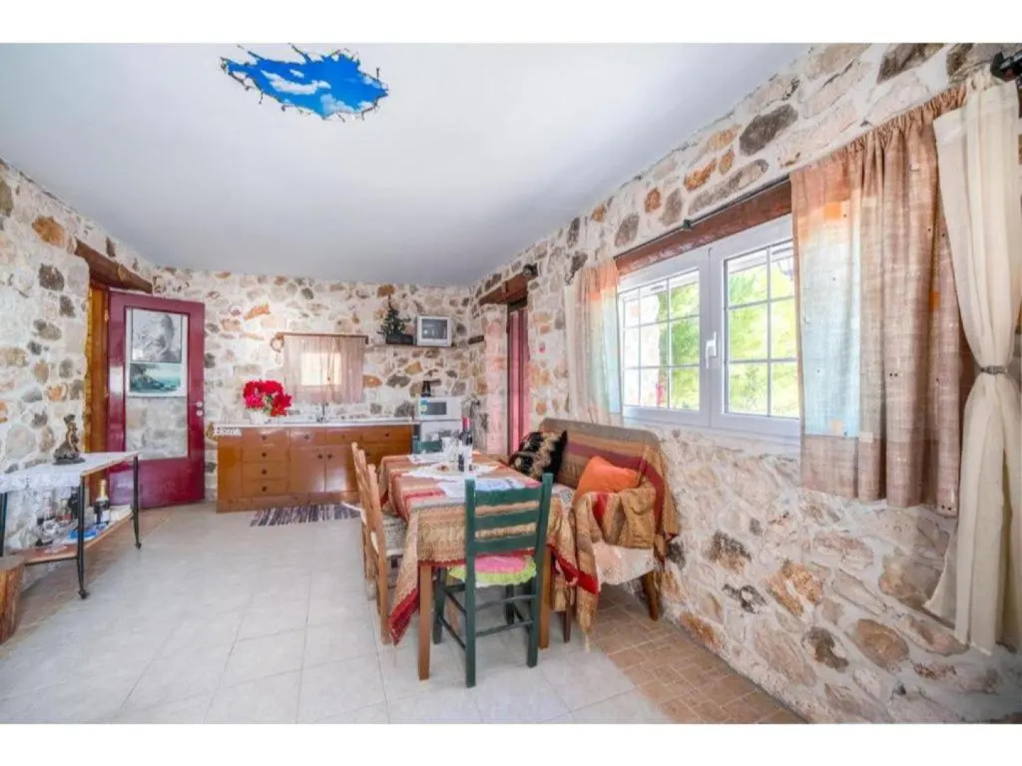 Lithahiro stone house