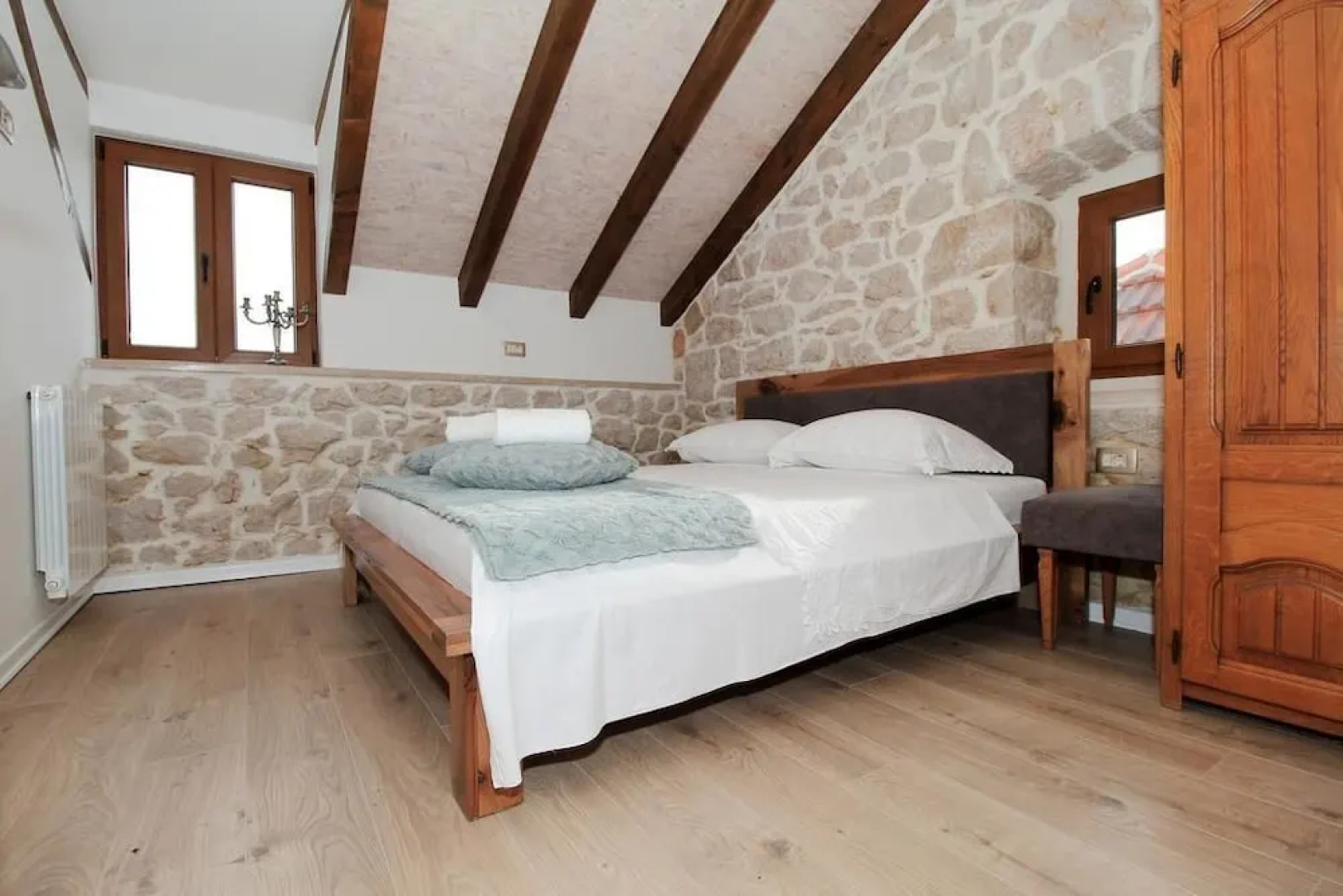 Villa Mons