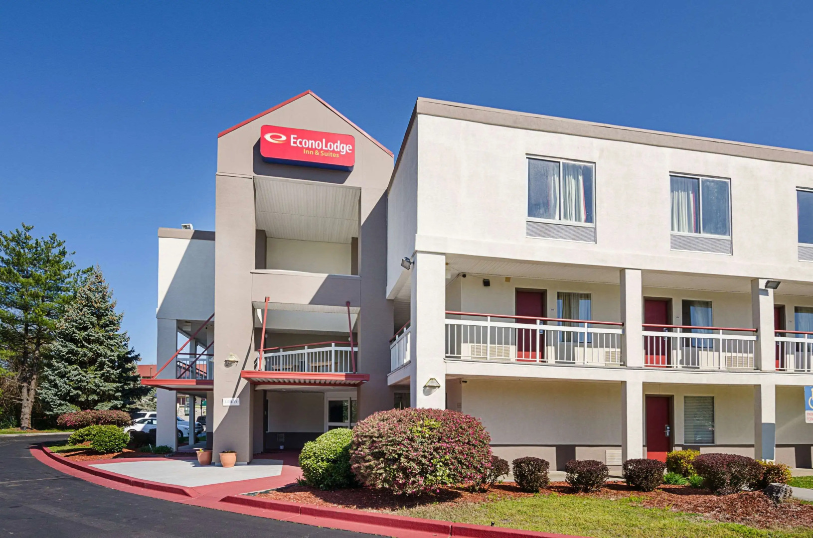 Econo Lodge Inn and Suites
