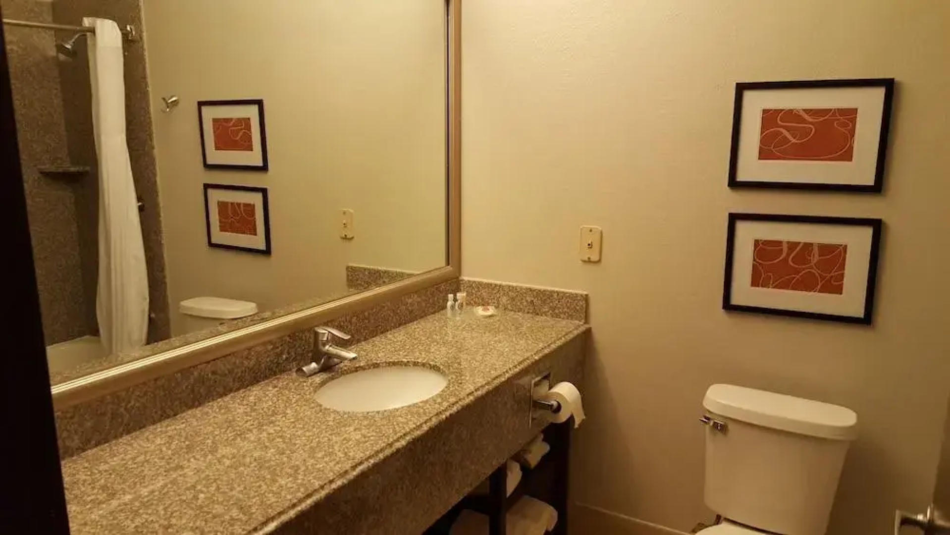 Comfort Suites