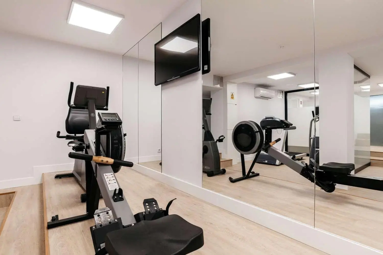 LATROUPE Grand Place Hostel