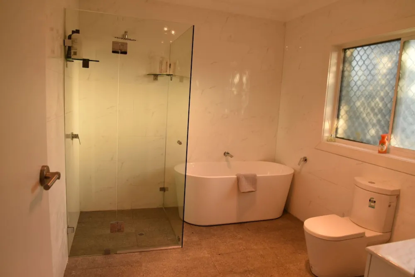 Warrawong holiday big home