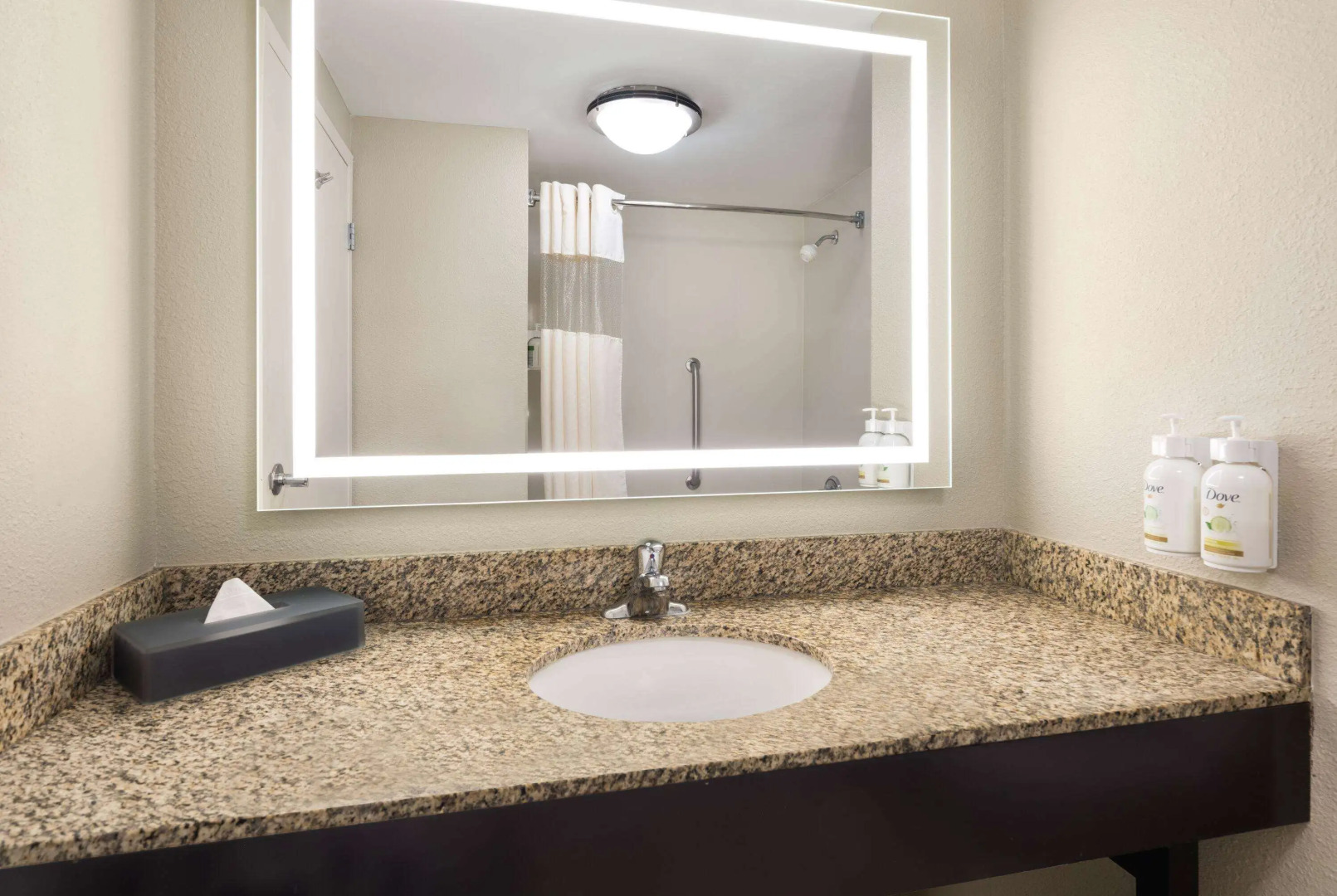 La Quinta Inn & Suites by Wyndham Knoxville Airport