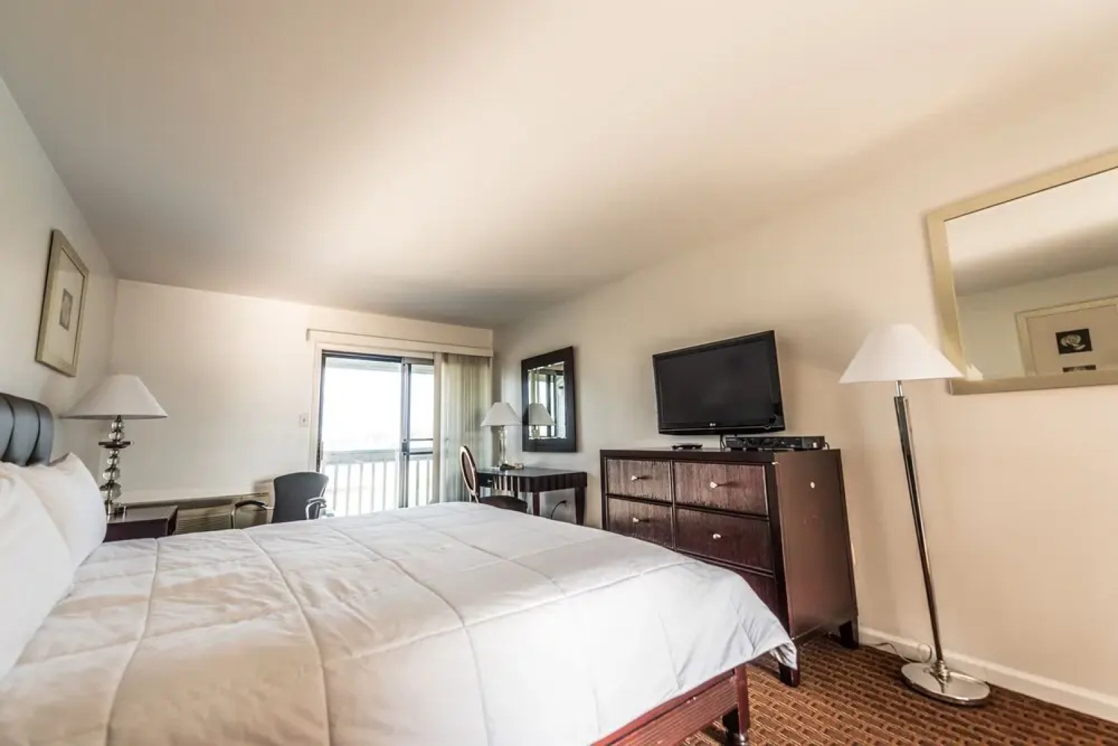 Rodeway Inn at Somers Cove Marina