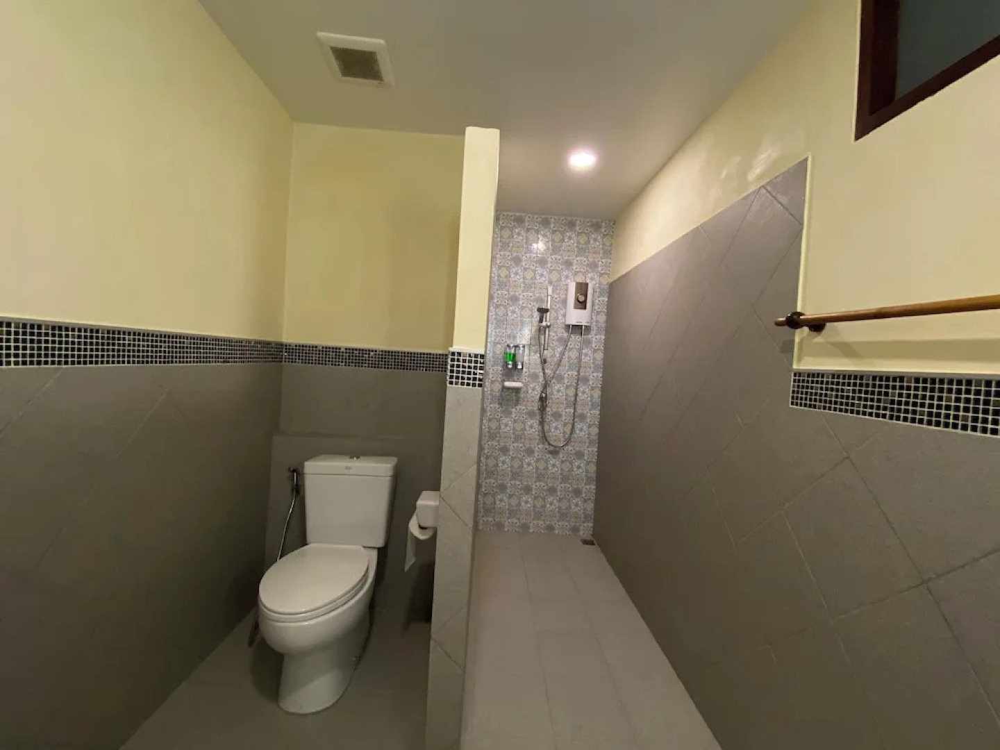 Sawasdee Lagoon Camping & Restaurant