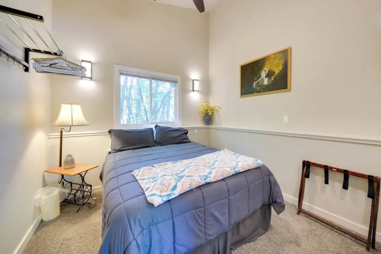 ~14 Mi to Schweitzer Mtn: Lakefront Home