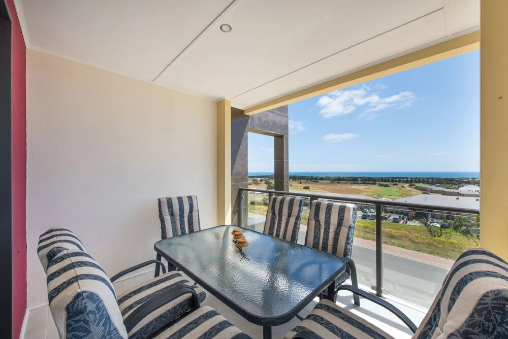 The Oasis - 6 Turnberry Drive, Links Lady Bay