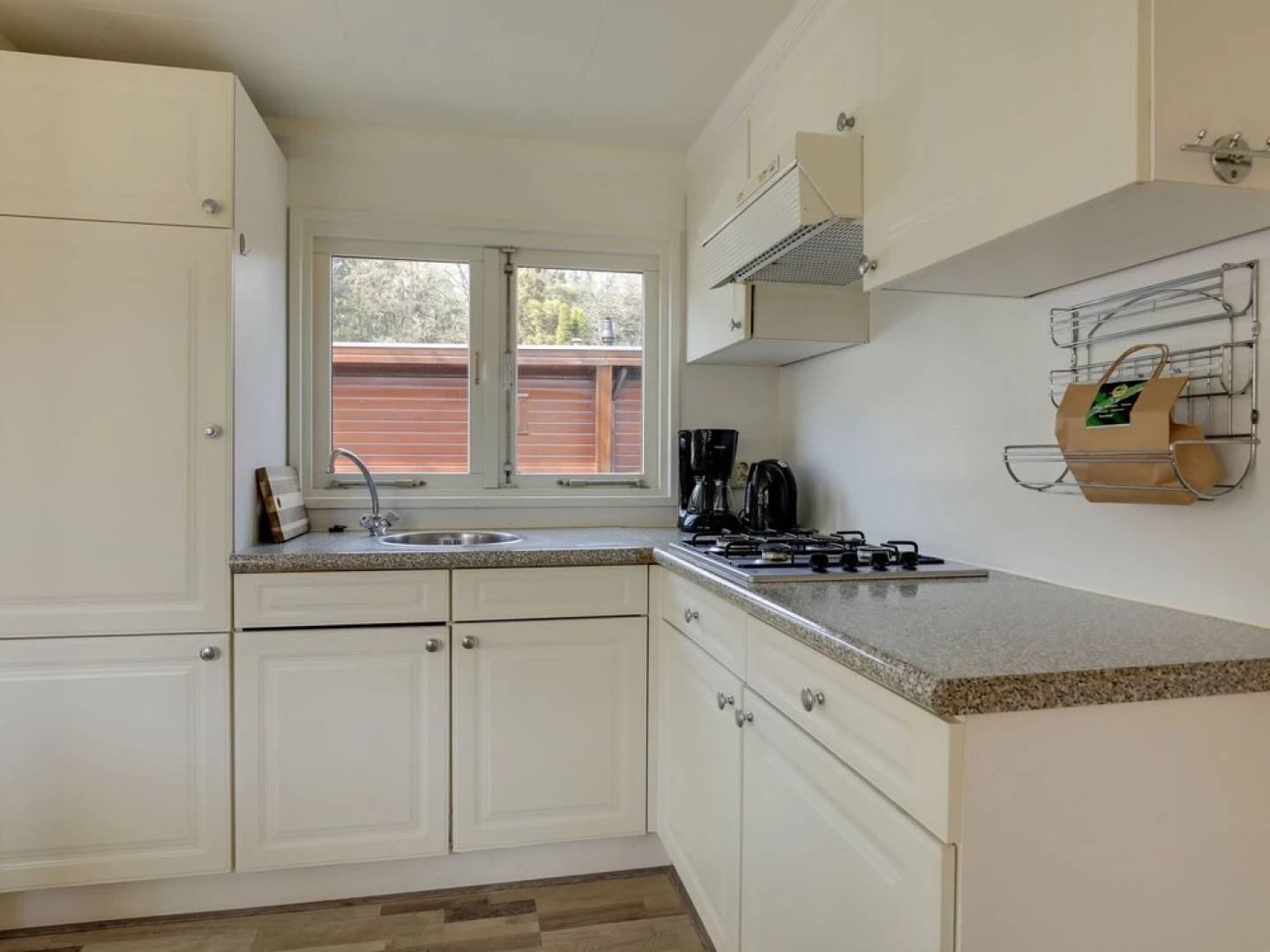 Cozy Wooden Chalet with Privacy near Nature