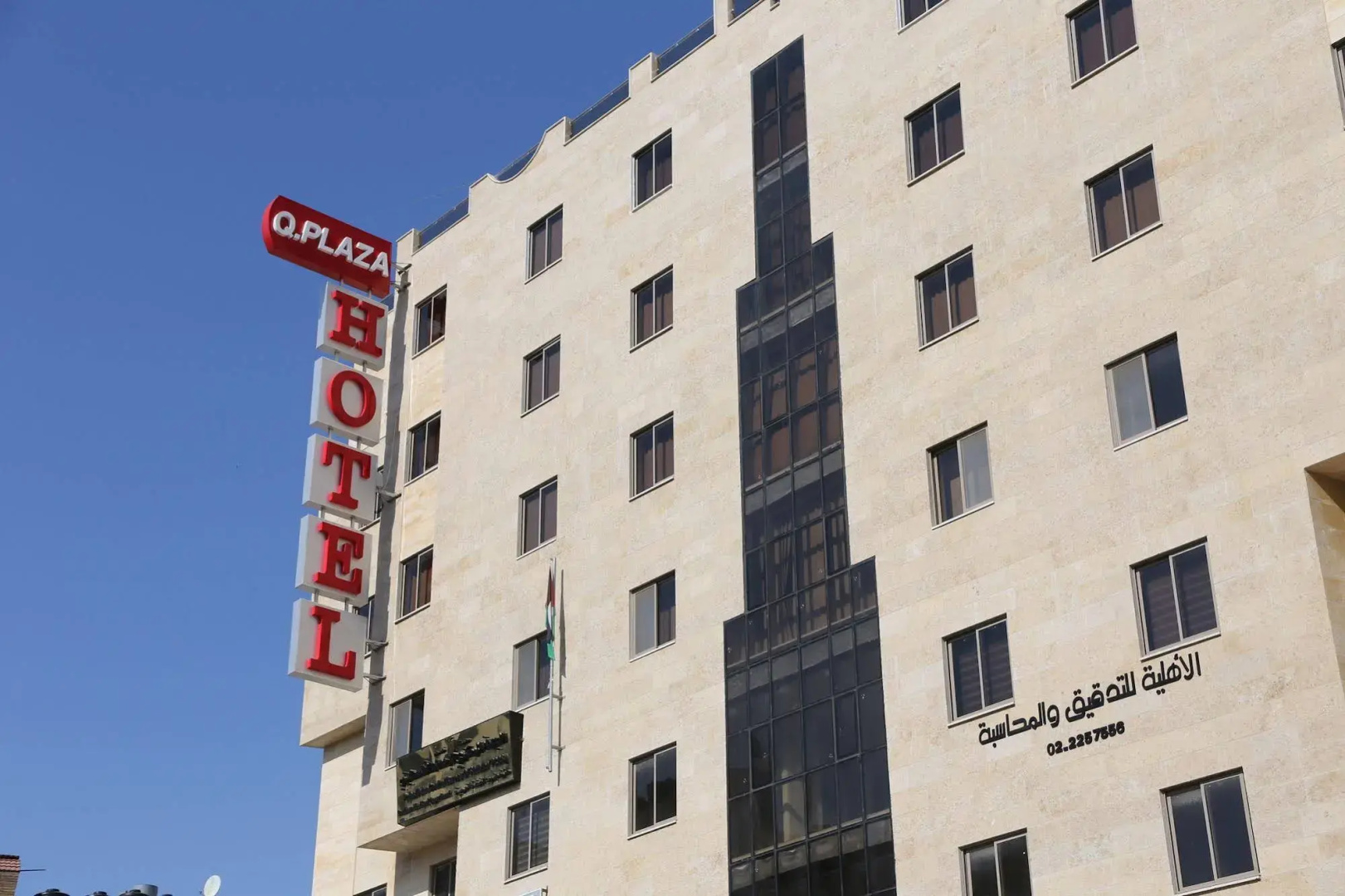 Queen Plaza Hotel