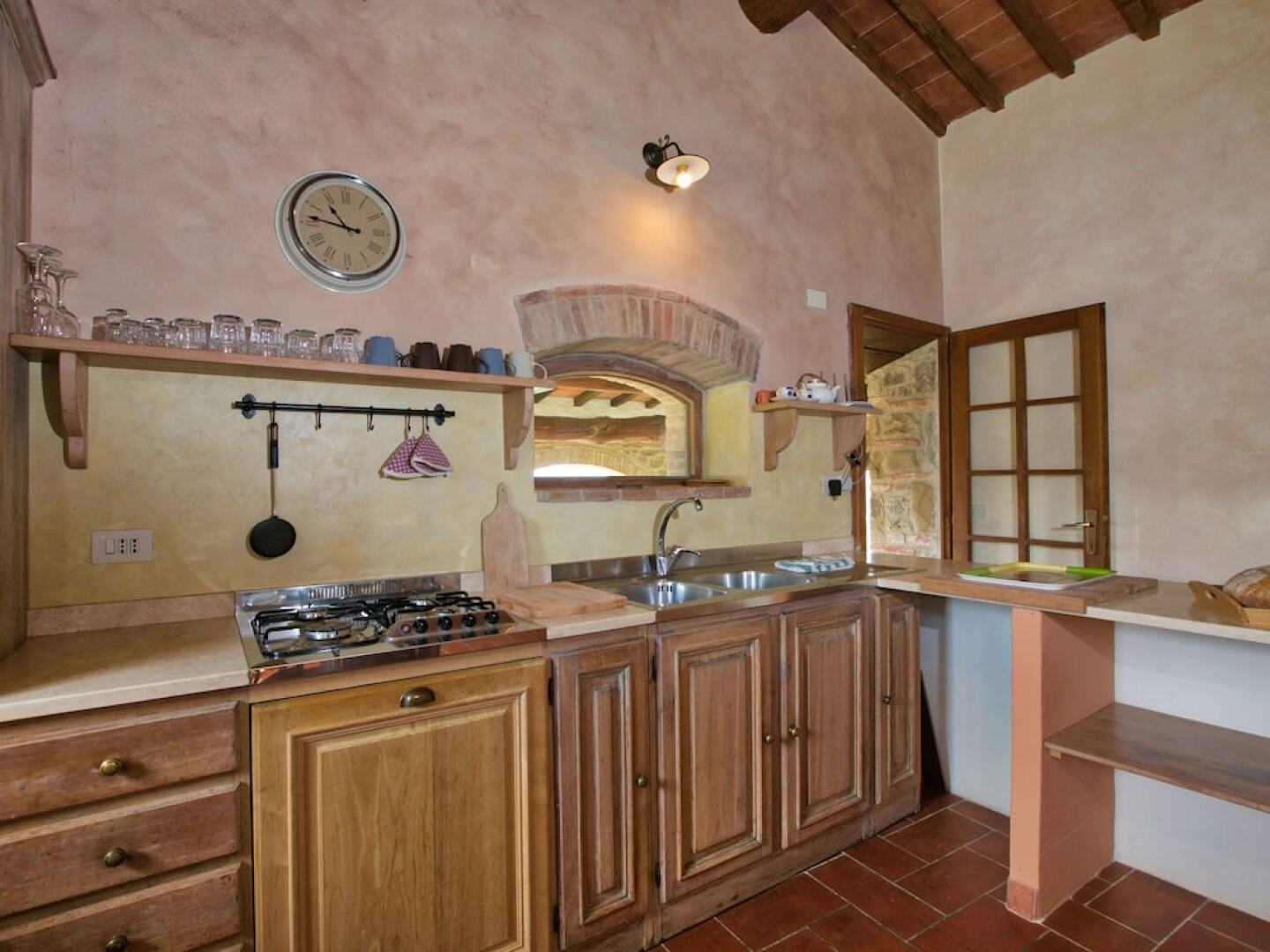 Majestic Farmhouse in Lucignano With Swimming Pool