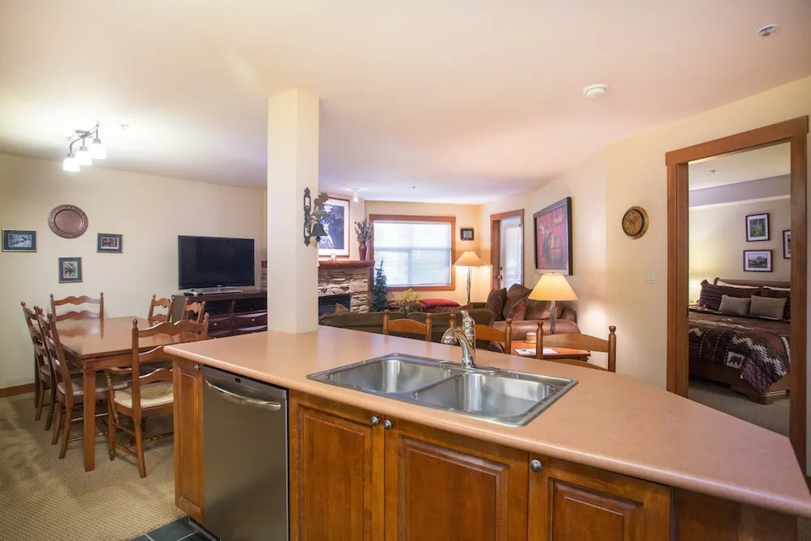 3306 - One Bedroom + Den Deluxe Powderhorn Lodge 1 Condo by RedAwning