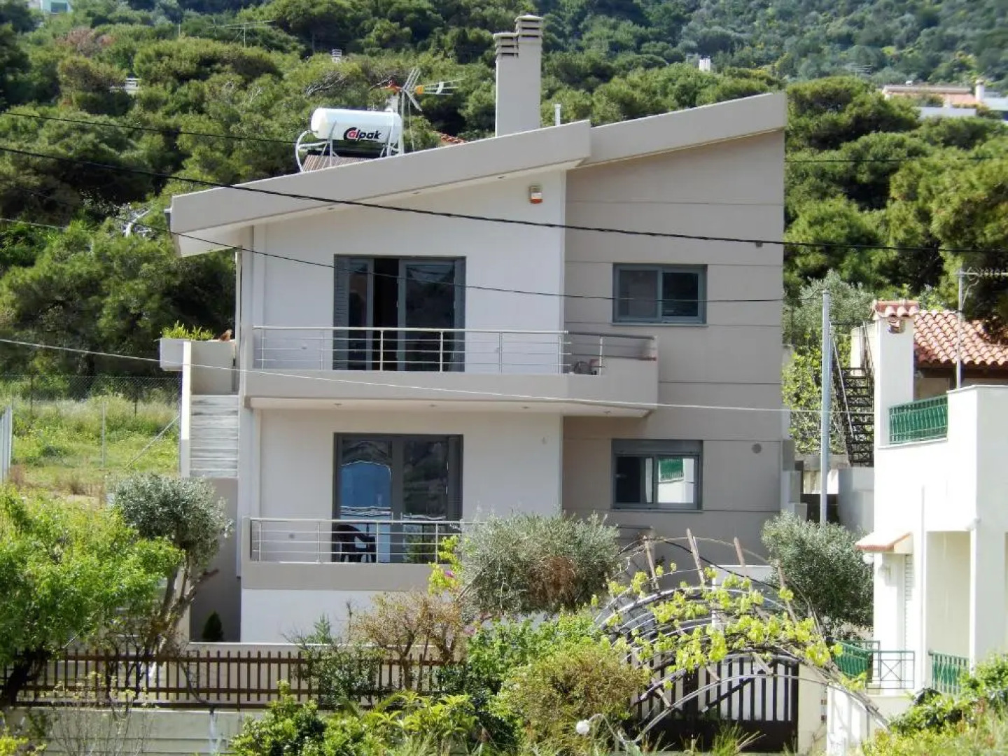 Serenity villa-1st floor-Sea view-Sandy beach 250m away.