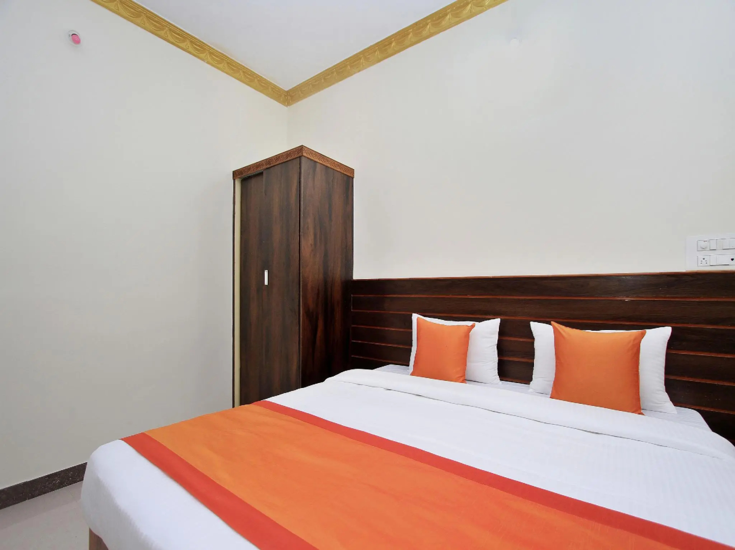 OYO 10549 Hotel Le Comforts