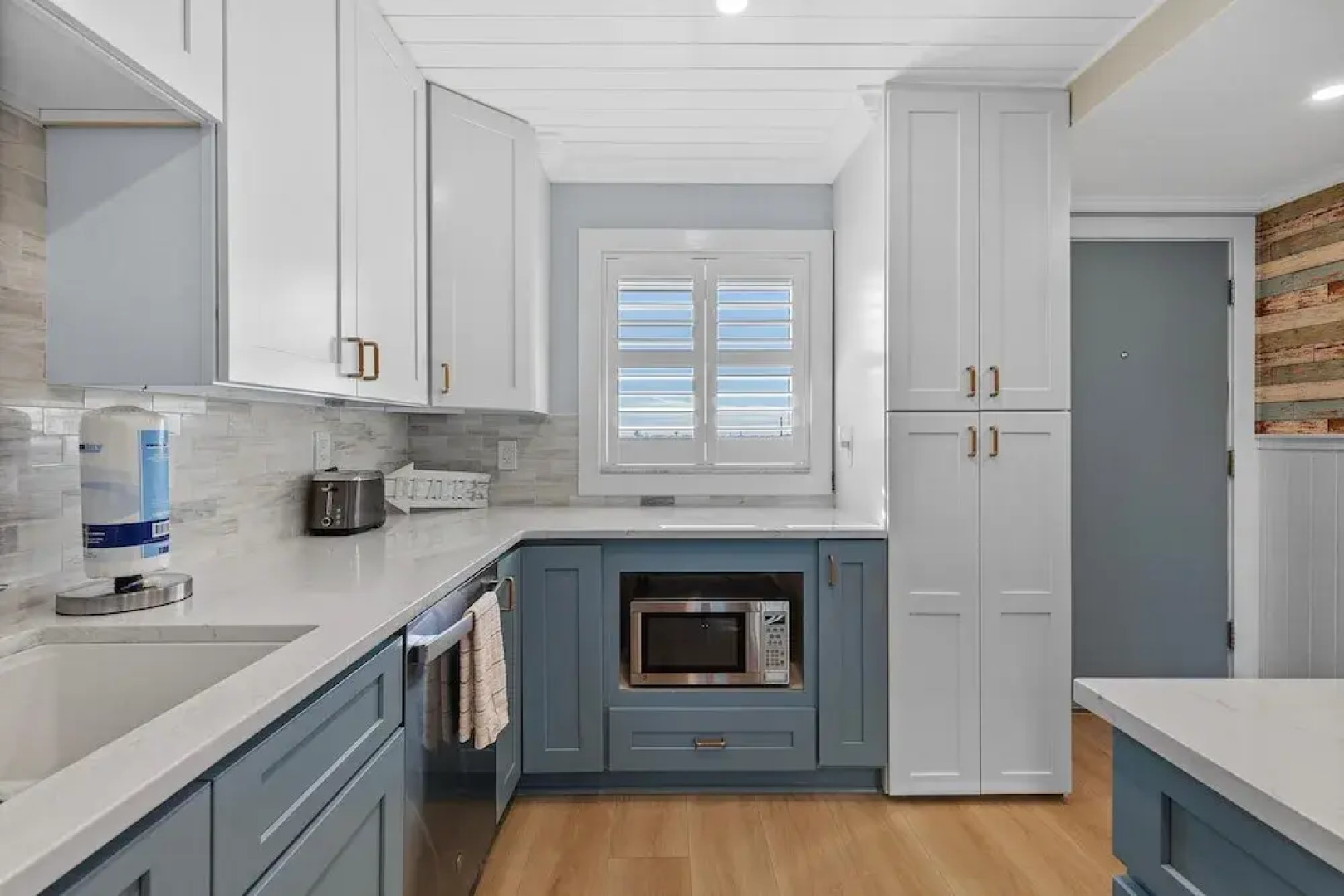 Sea Coast Gardens II 402