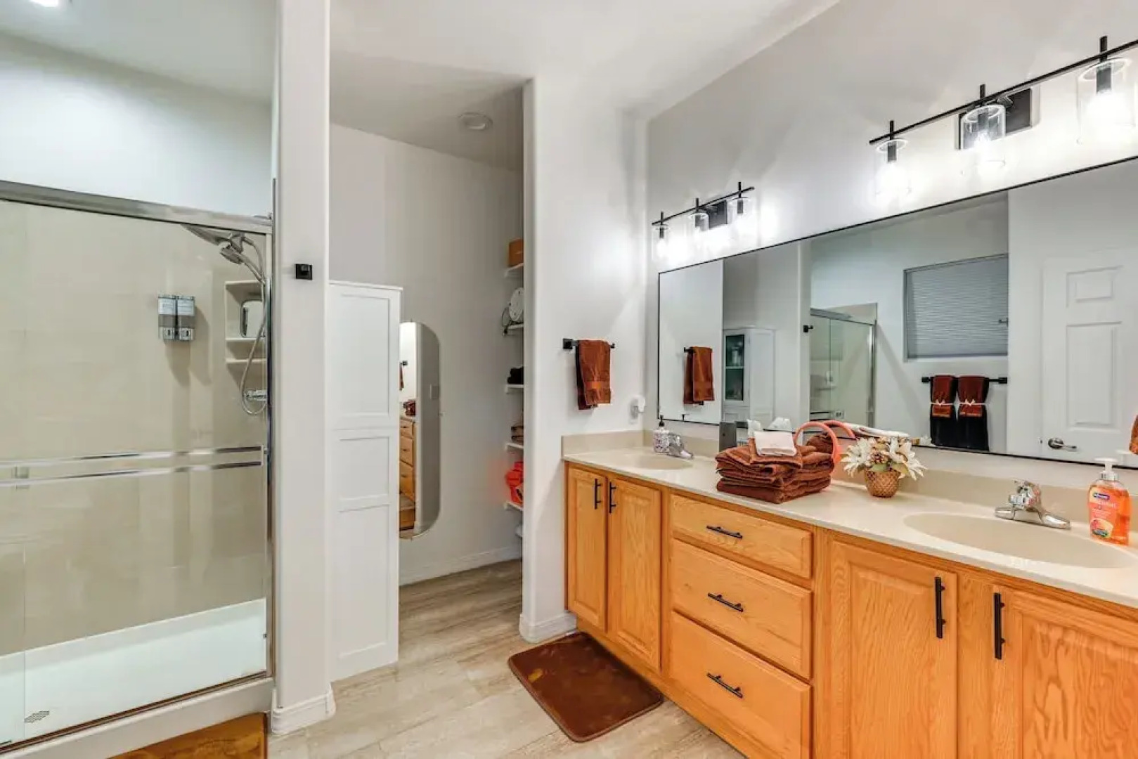 12 Mi to Flagstaff: Pet-friendly Home w/ Sunroom!