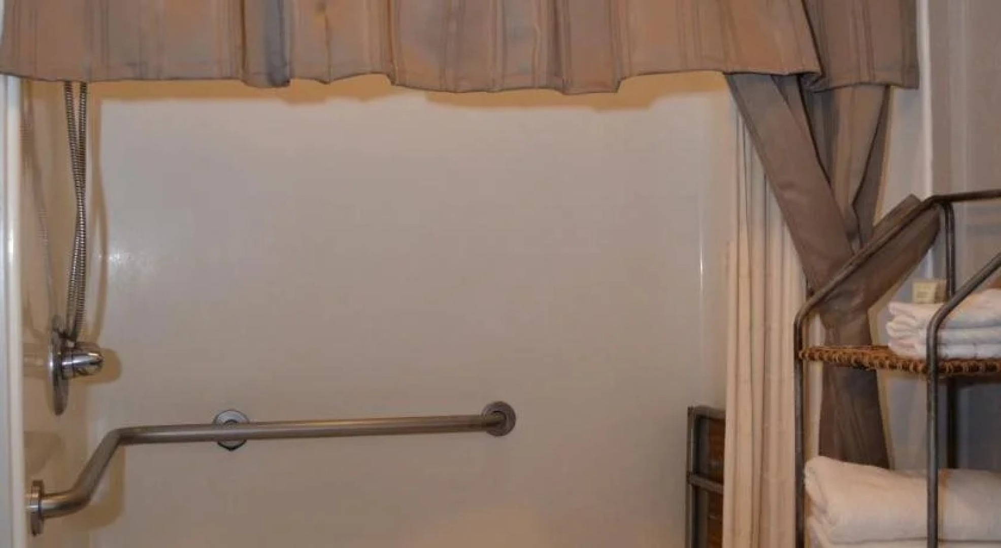 Lindley House Garden Cottages