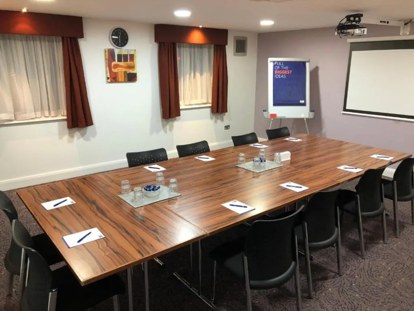 Holiday Inn Express London Gatwick - Crawley by IHG