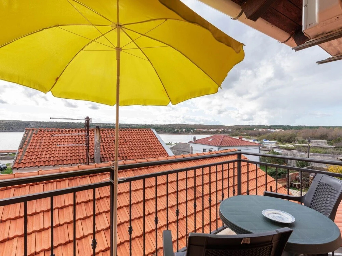 Serene Holiday Home in Posedarje near Sea