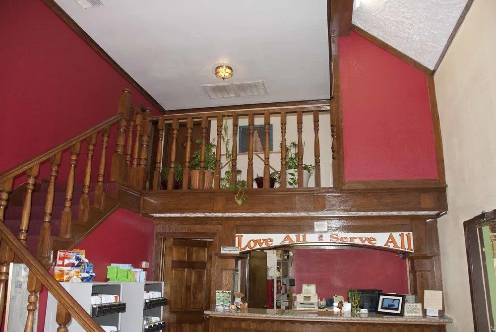 Victorian Inn & Suites