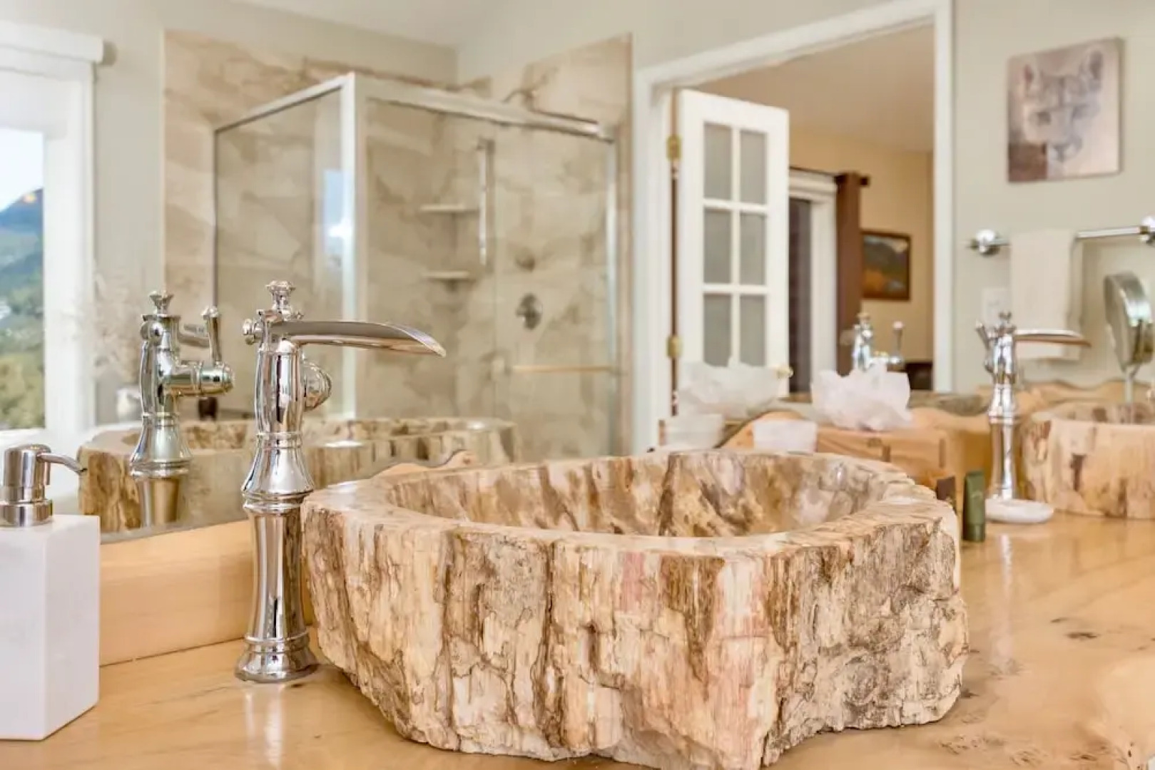 Awestruck Luxury Vacation  At Windcliff 3 Bedroom Home by RedAwning