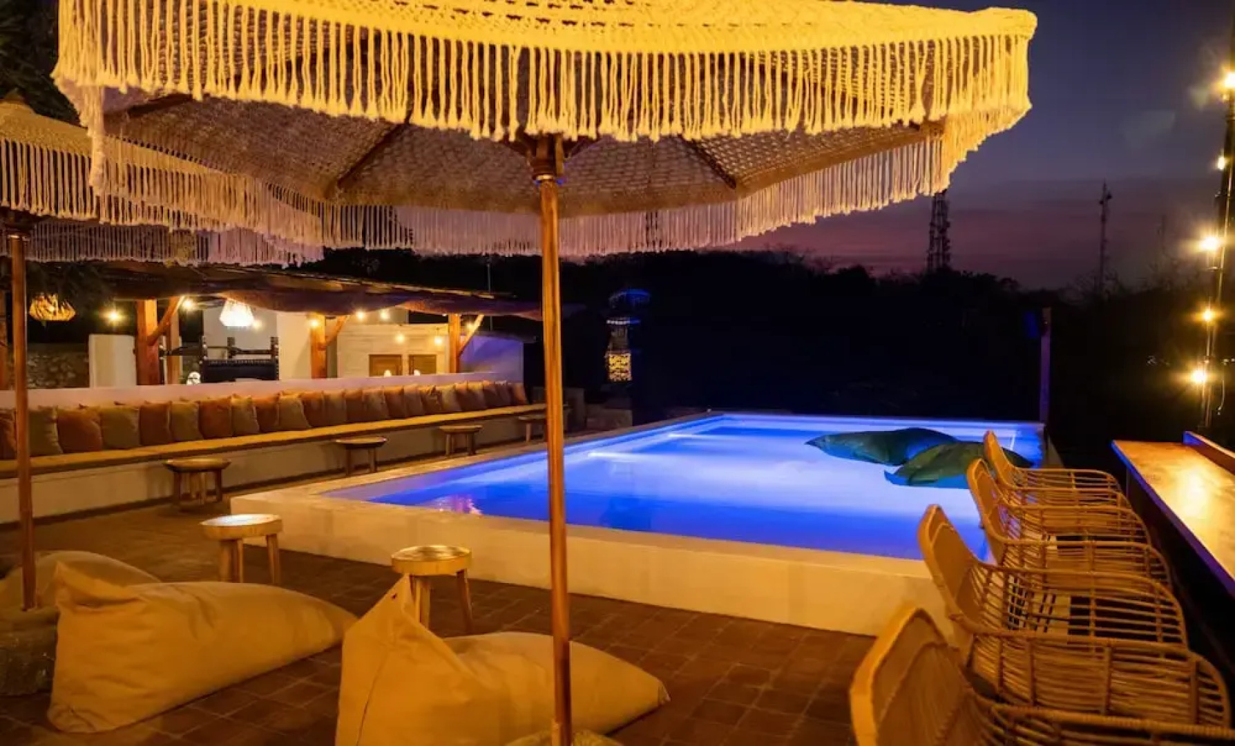 Mad Monkey Nusa Lembongan