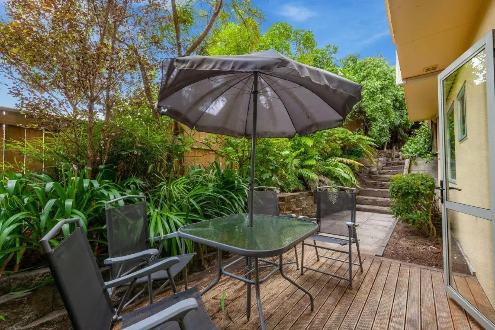 Above The Lake Bed Breakfast