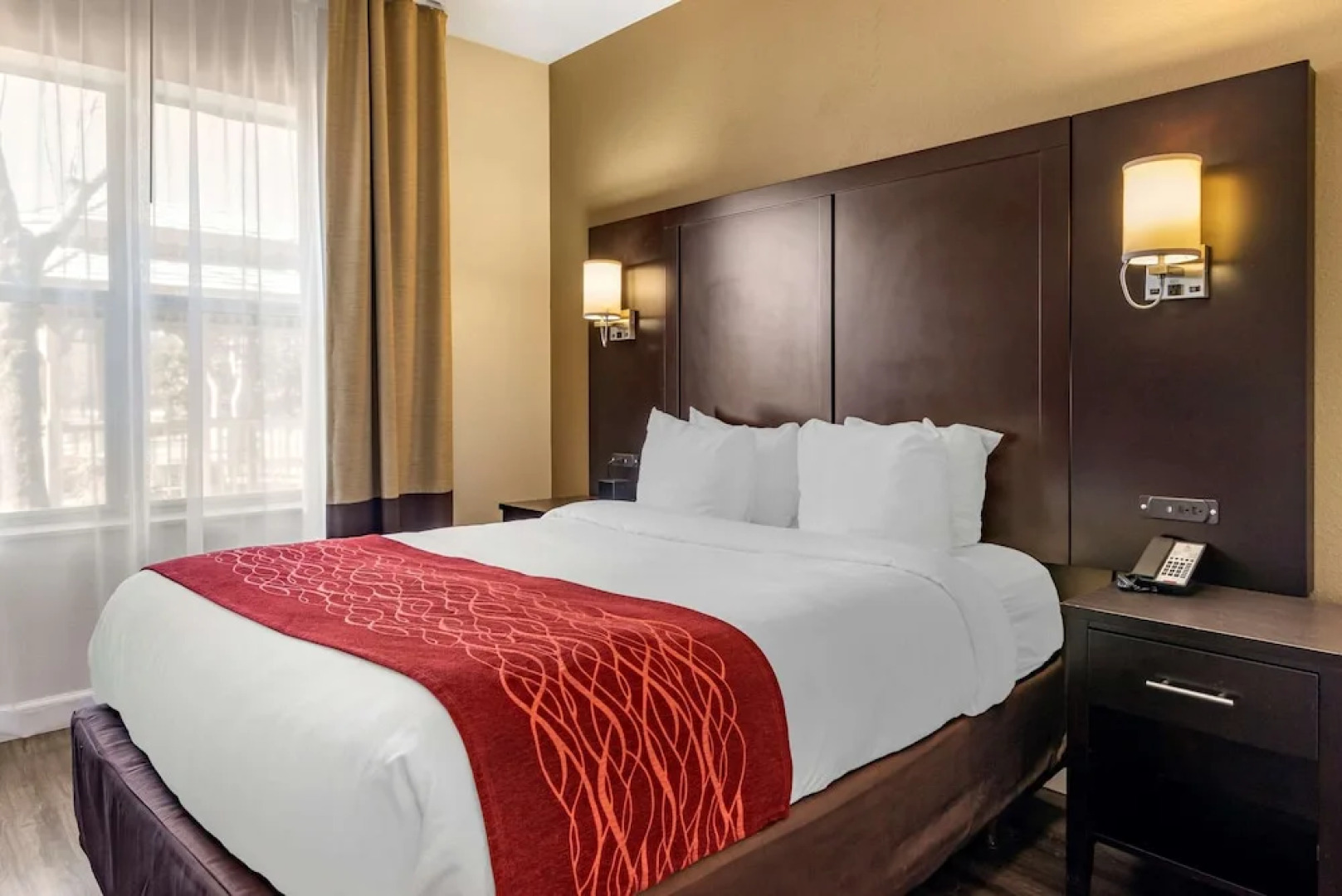 Comfort Inn at Six Flags