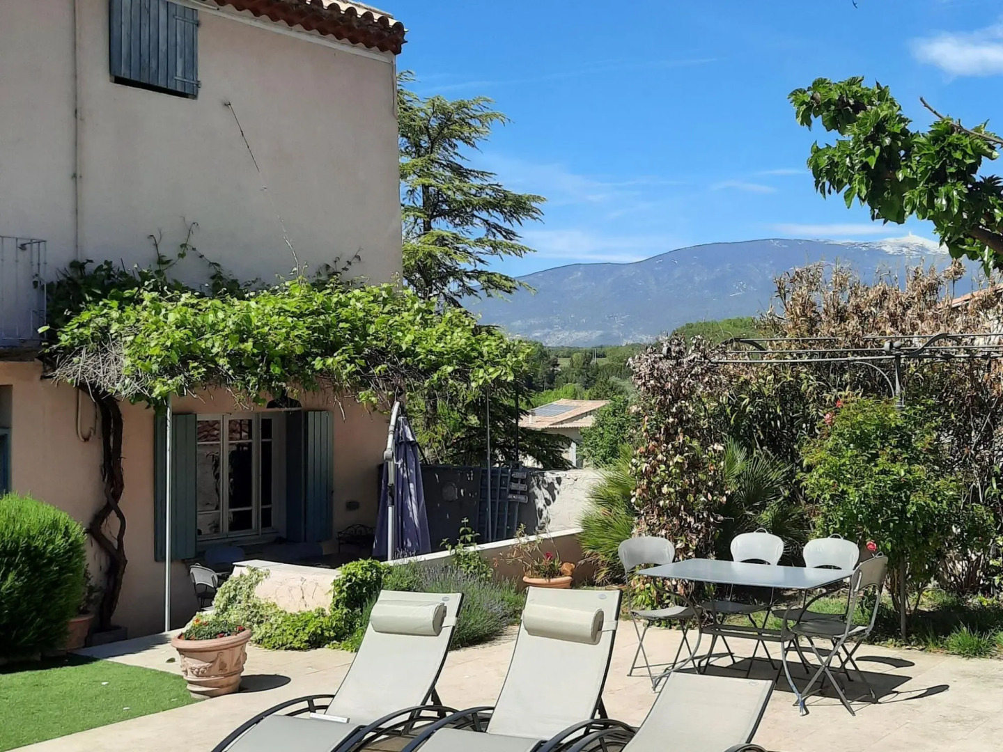 Characteristic Country House With Private Pool and Views of the Mont Ventoux
